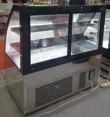 Insteek de Showcasekoeler van de Cakevertoning met Drievoudig Verglaasd Front Glass